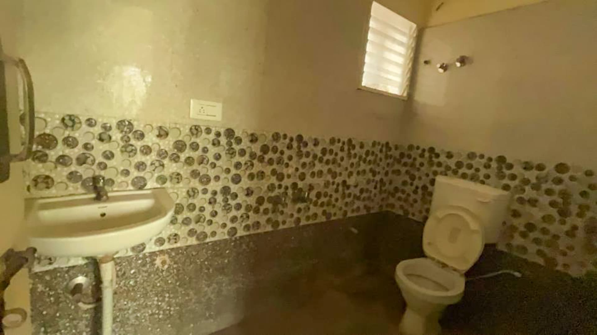 Property Photos 12