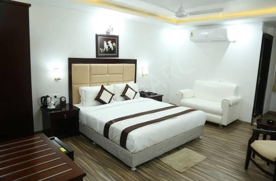 Property Photos 8