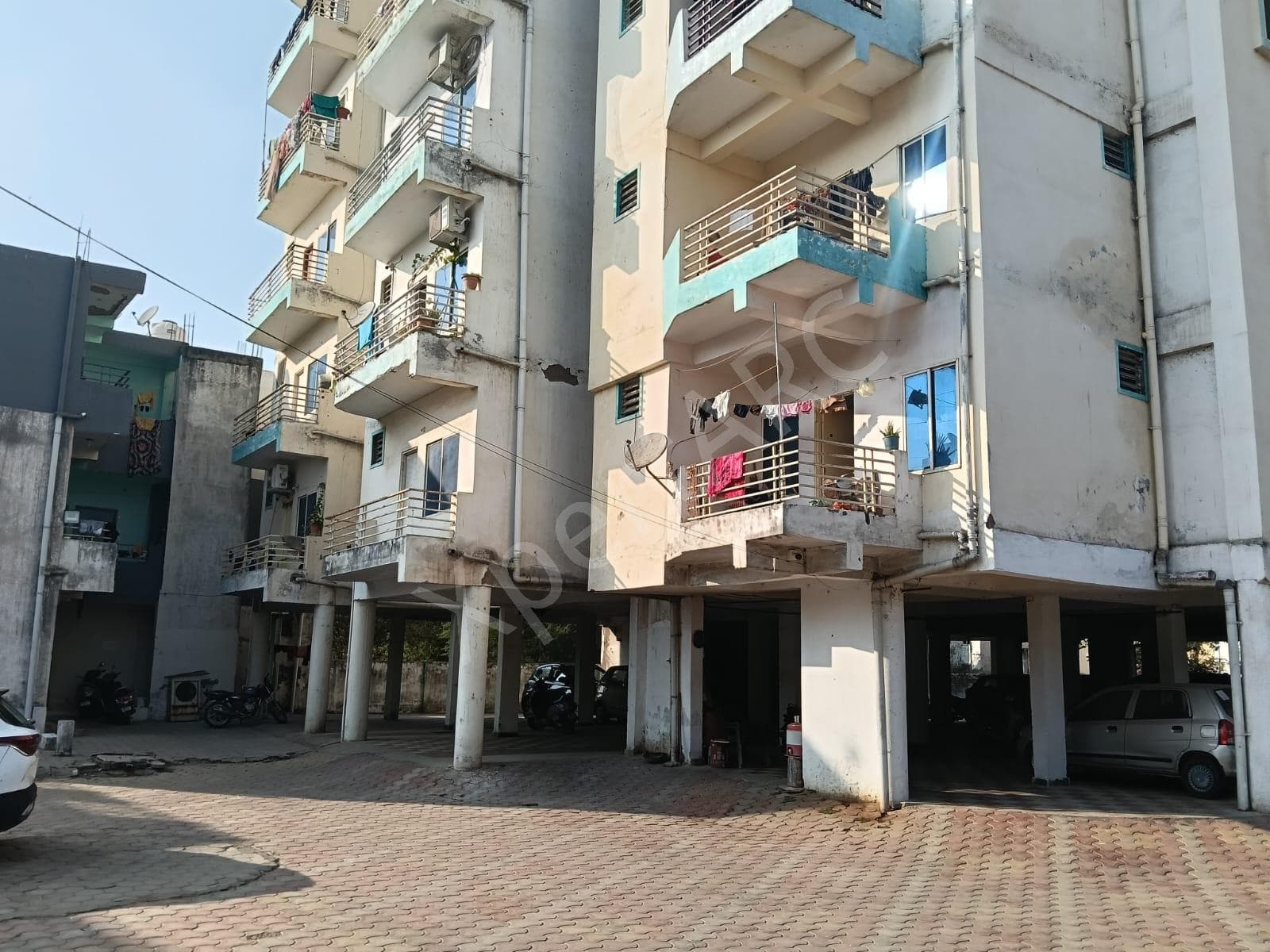 Property Photos 28