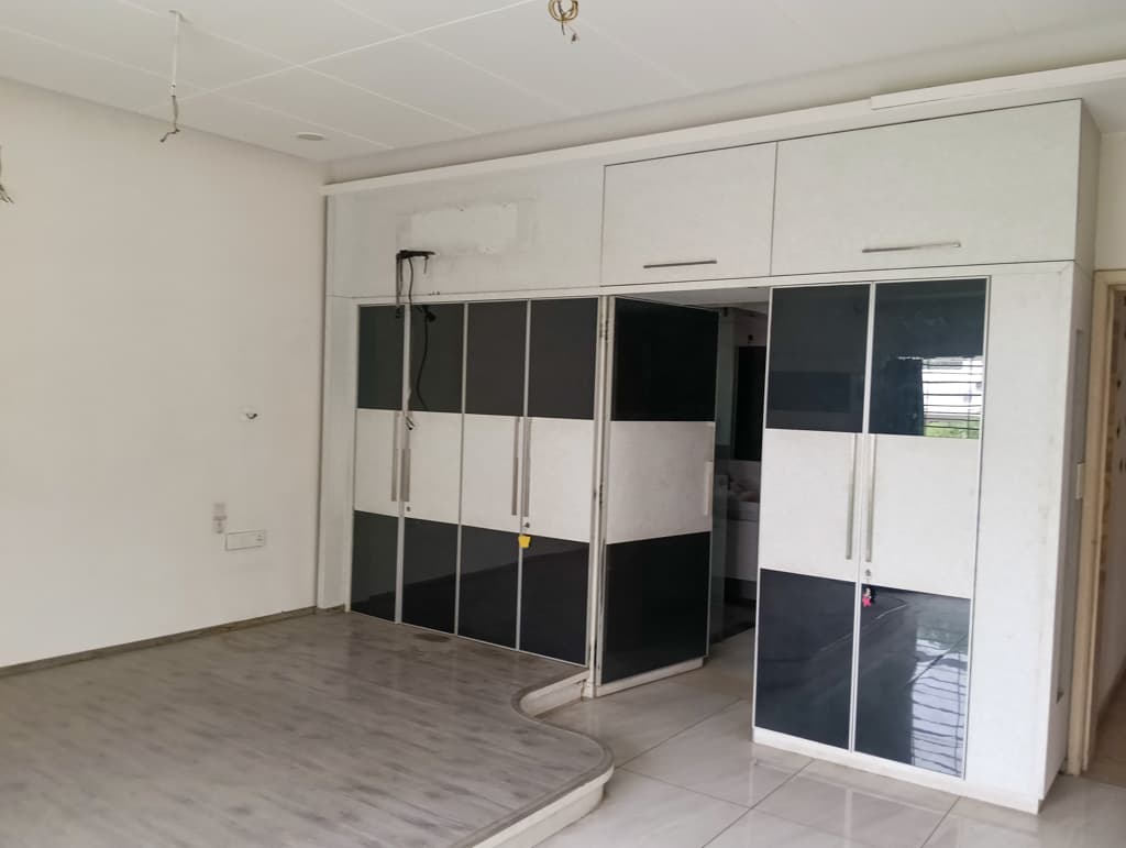 Property Photos 18