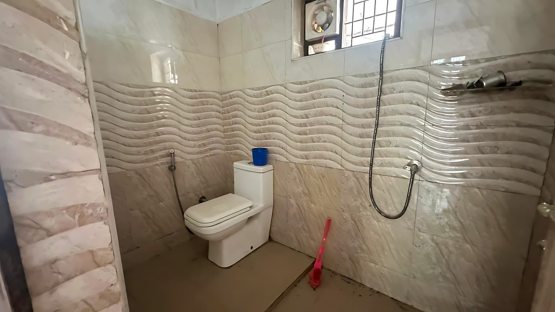 Property Photos 25