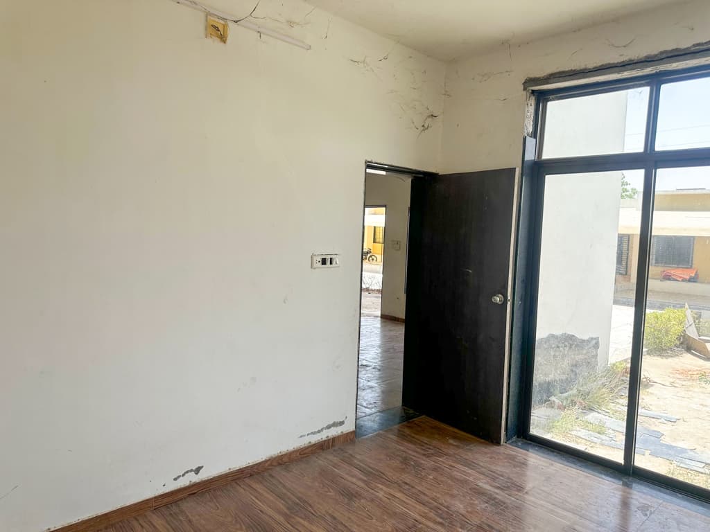 Property Photos 8
