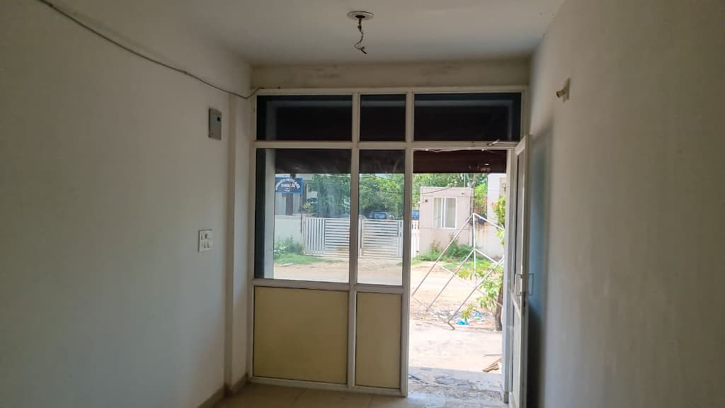 Property Photos 6