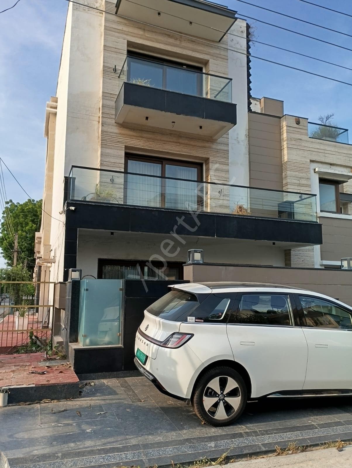 Property Photos 6