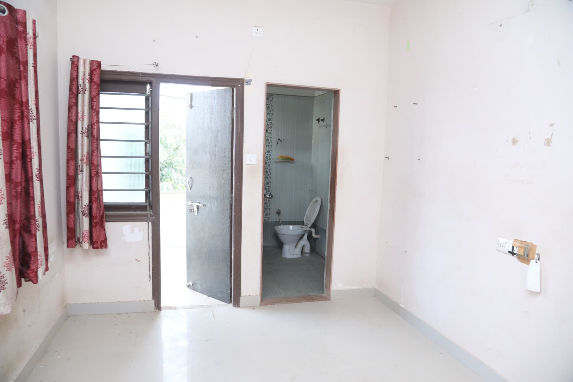 Property Photos 11