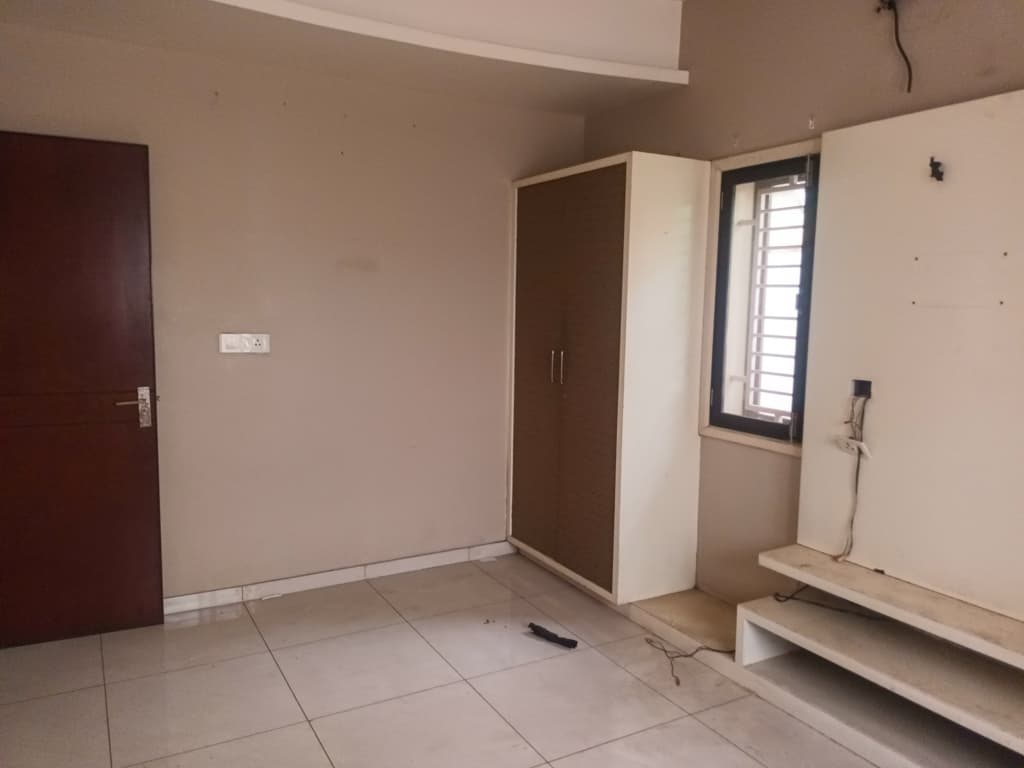 Property Photos 8