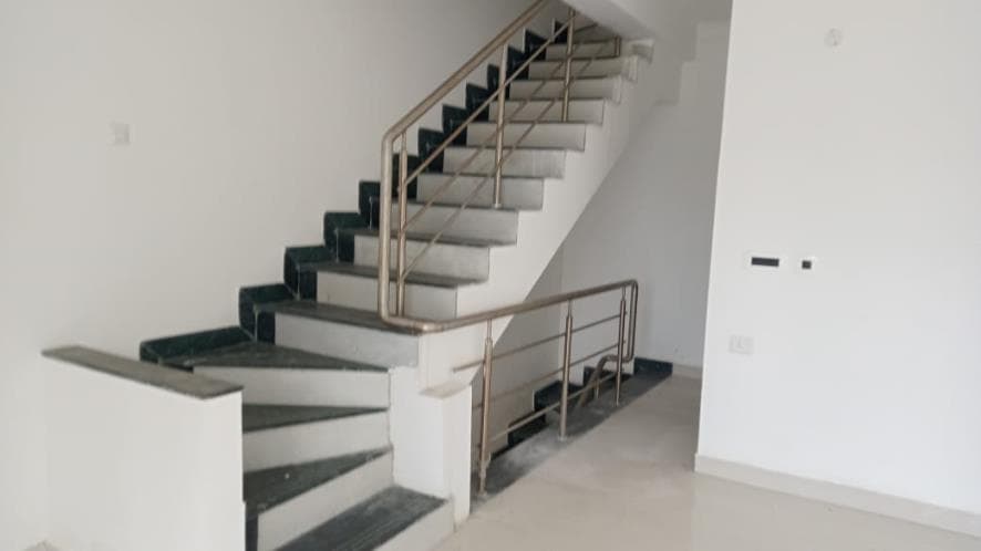 Property Photos 8