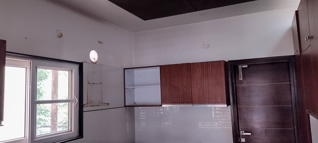 Property Photos 11