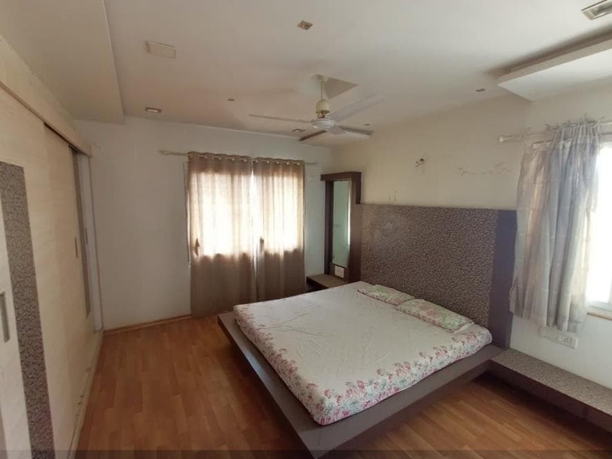 Property Photos 6