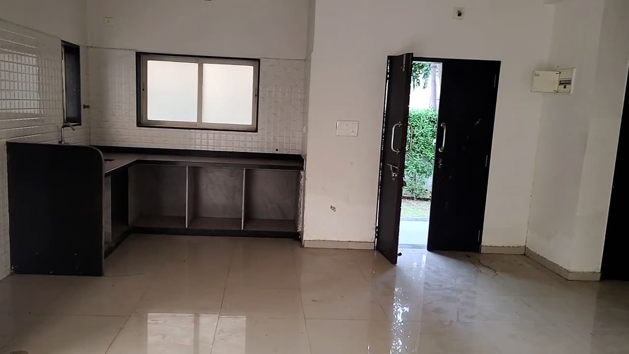 Property Photos 8