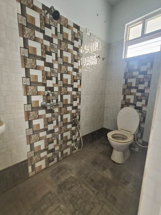 Property Photos 16