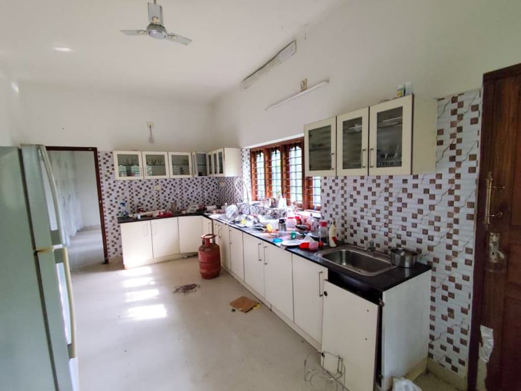 Property Photos 6