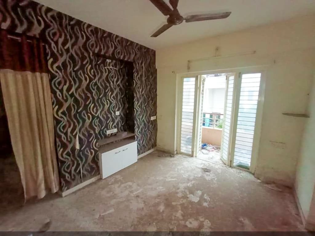 Property Photos 6