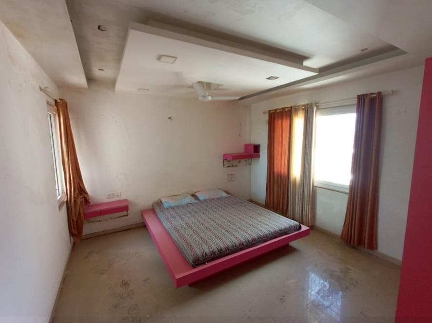 Property Photos 8